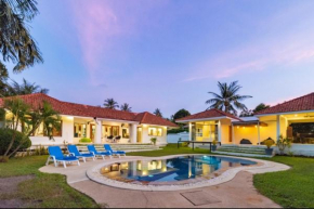 4 bedrooms villa with swimming pool and pool table